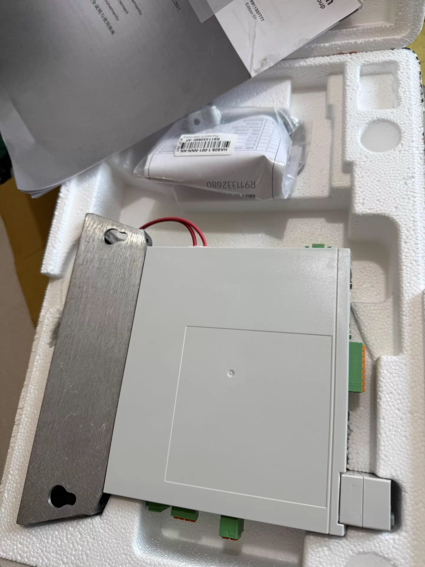 Zcela nový originální servopohon Bosch Rexroth HCS01.1E-W0009-A-02-B-ET-EC-PB-NN-NN-FW Rychlé dodání