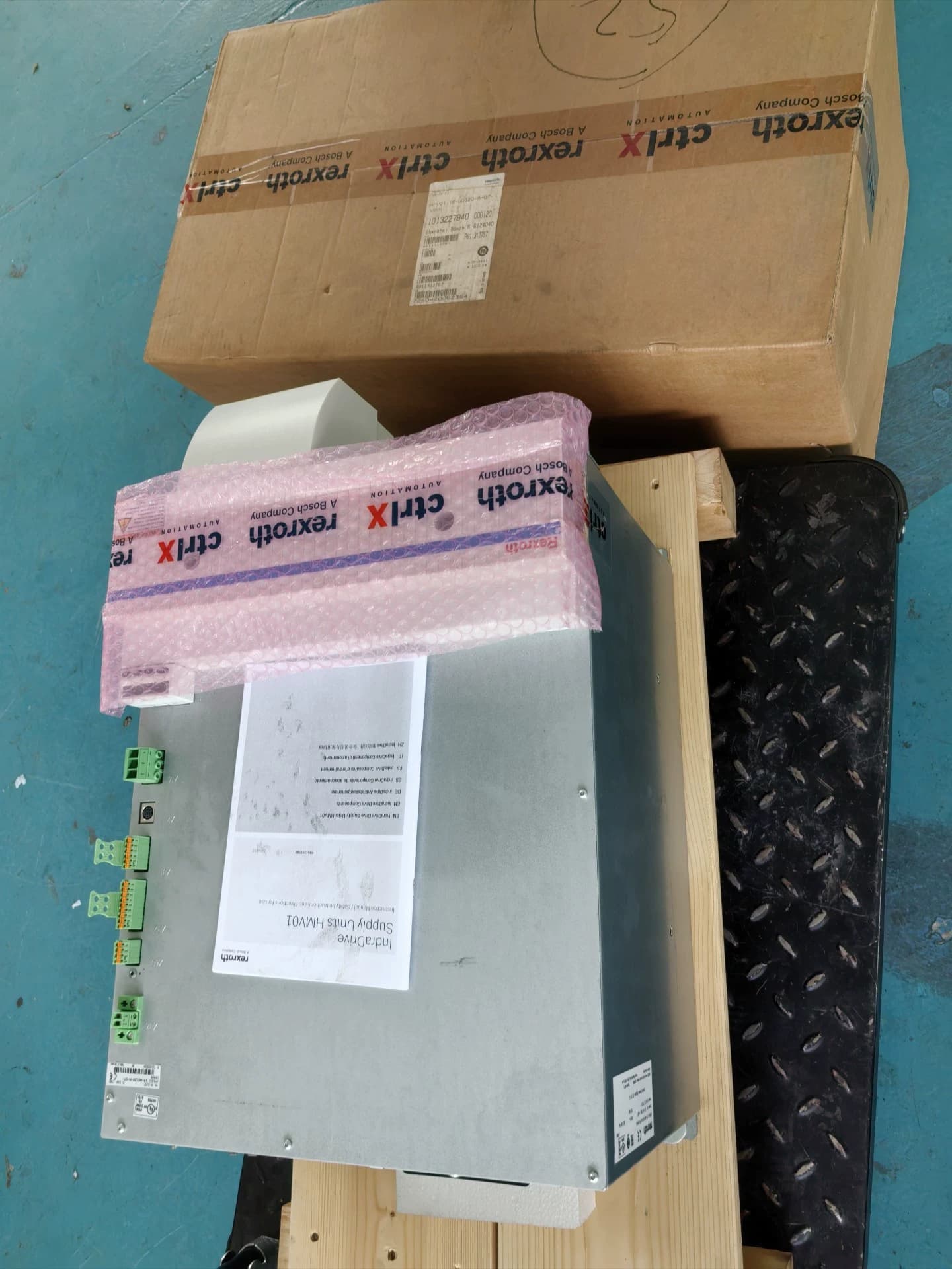 Zcela nový originální servopohon Bosch Rexroth HMV01.1R-W0120-A-07-NNNN Rychlá dodávka