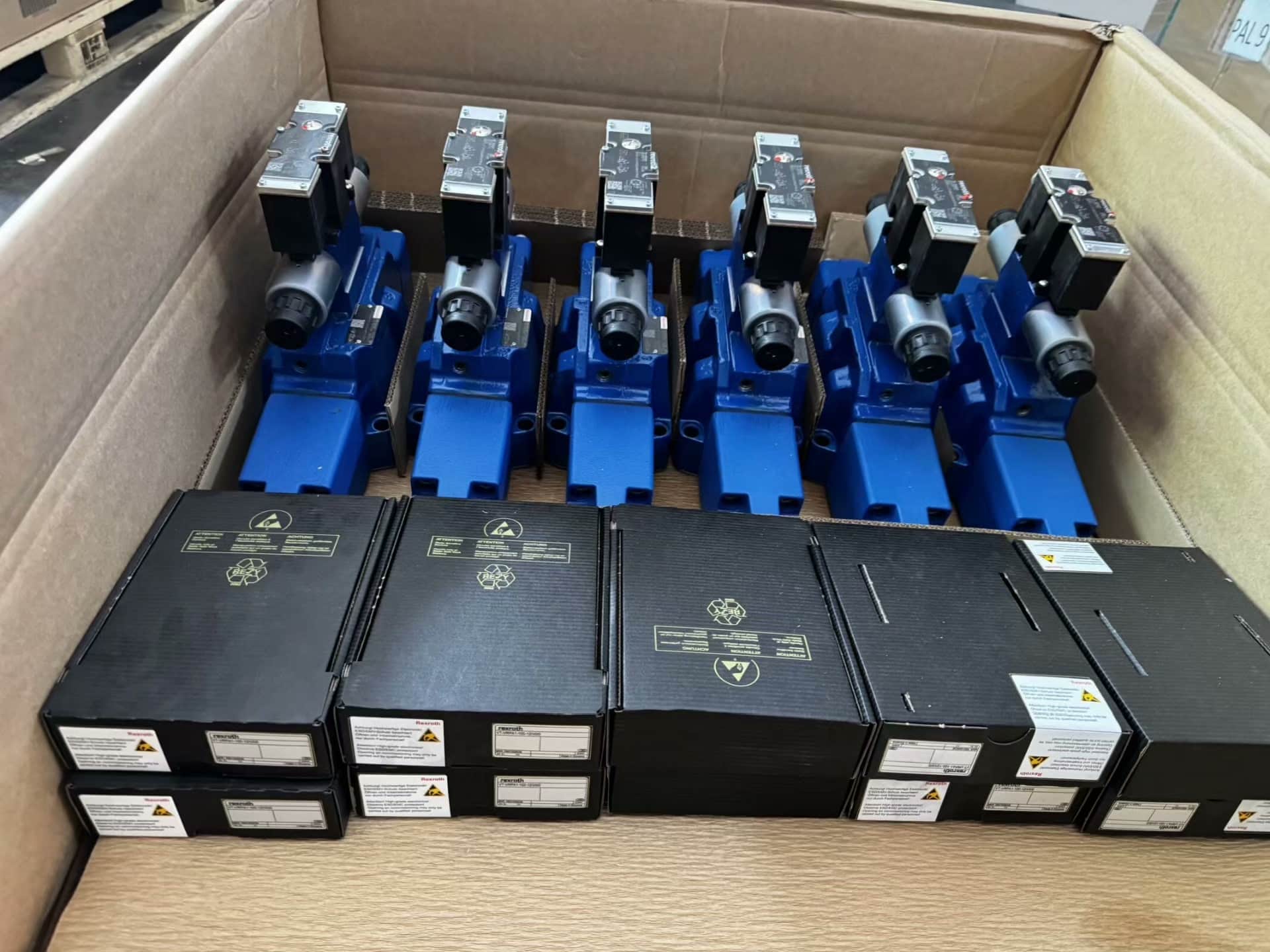 Zcela nový originální servopohon Bosch Rexroth Proporcionální ventil Z3DREE10VP2-1X/100XLG24K31A1M Rychlá dodávka