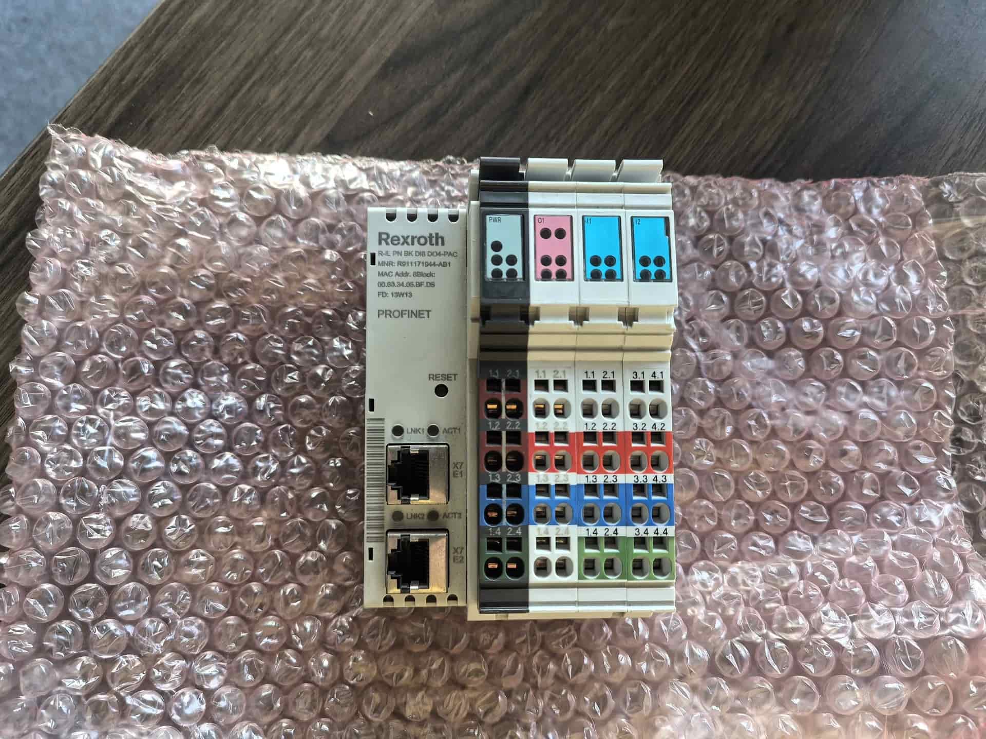 Zcela nový originální servopohon Bosch Rexroth R911171944-AB1R-IL PN BK DI8 DO4-PAC servomotor Rychlé dodání