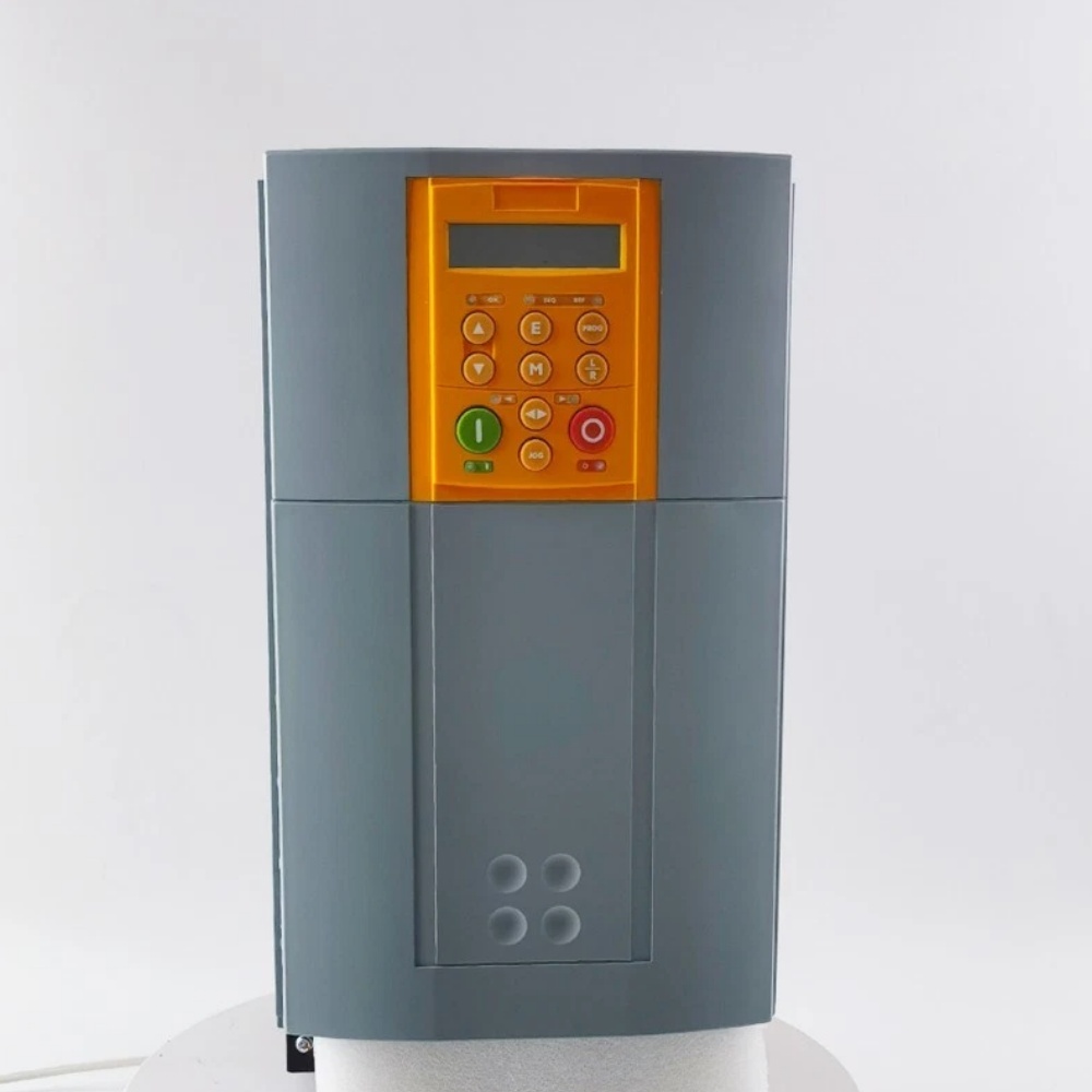 Zcela nový originální Parker 590P-23311020-P00-U4V0 Servopohony pohony s proměnnou frekvencí pohony servomotory ovladače Rychlá dodávka