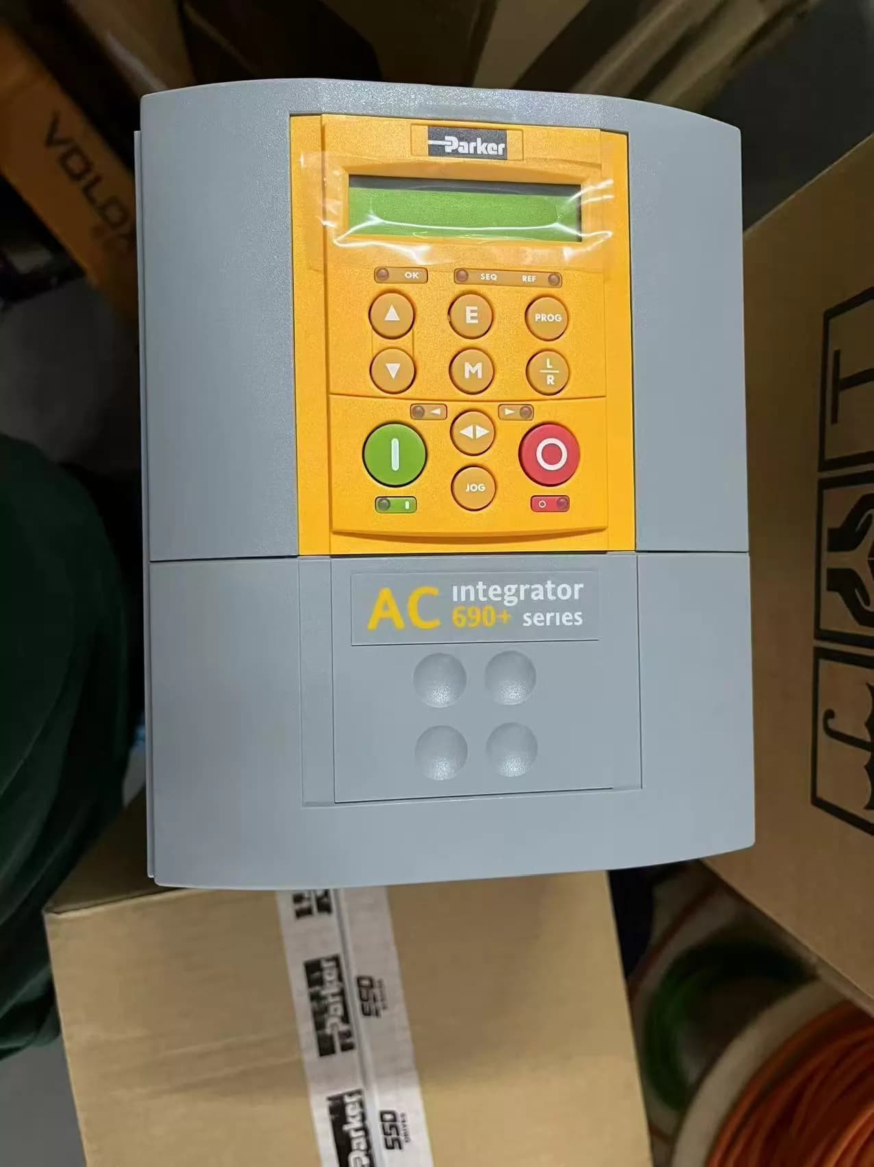 Zcela nový originální Parker 690-431550B0-B00P00-A400 Servopohony s proměnnou frekvencí pohony servomotory ovladače Rychlá dodávka