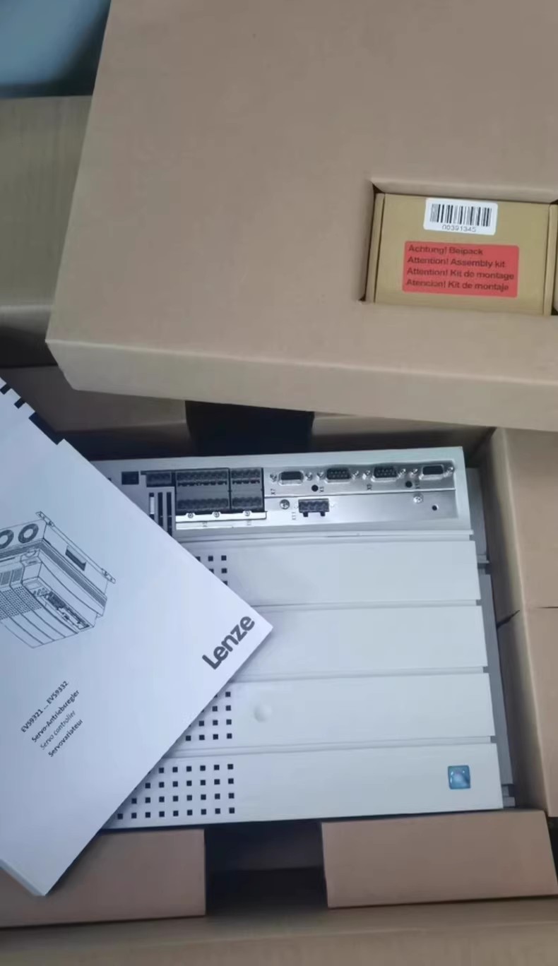 Originální nový průmyslový I/O modul Lenze E82EV113-4C040 FedEx DHL Fast Shipping