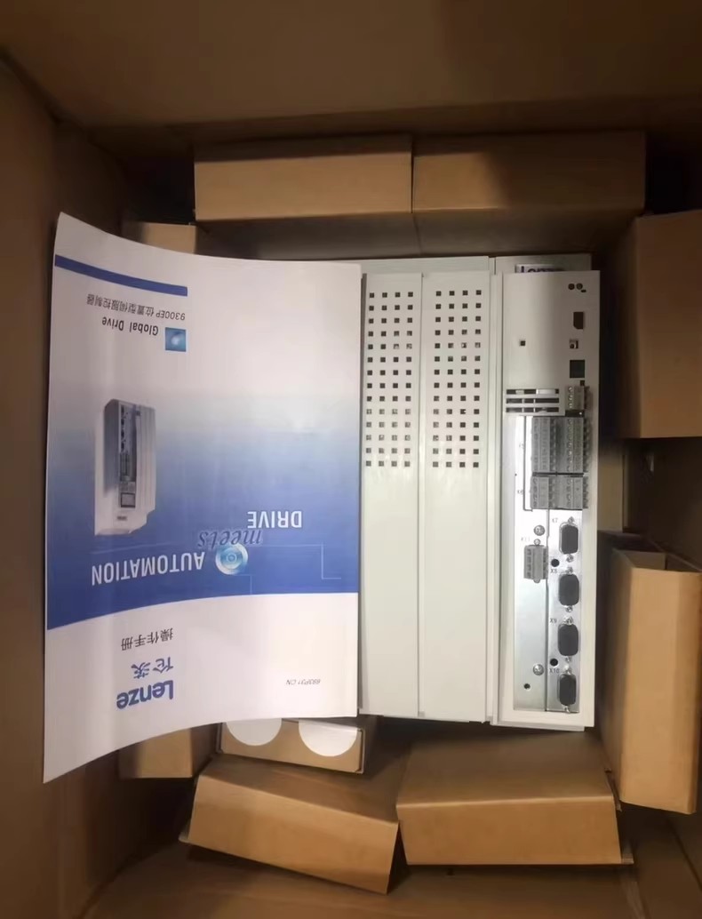 Originální nový průmyslový I/O modul Lenze E82EV551-4C Rychlá dodávka FedEx DHL