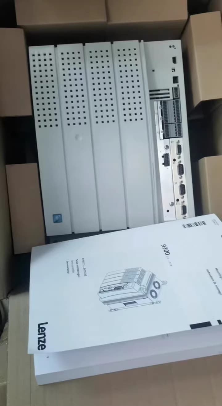 Originální nový průmyslový I/O modul Lenze E82ZAFAC FedEx DHL Fast Shipping