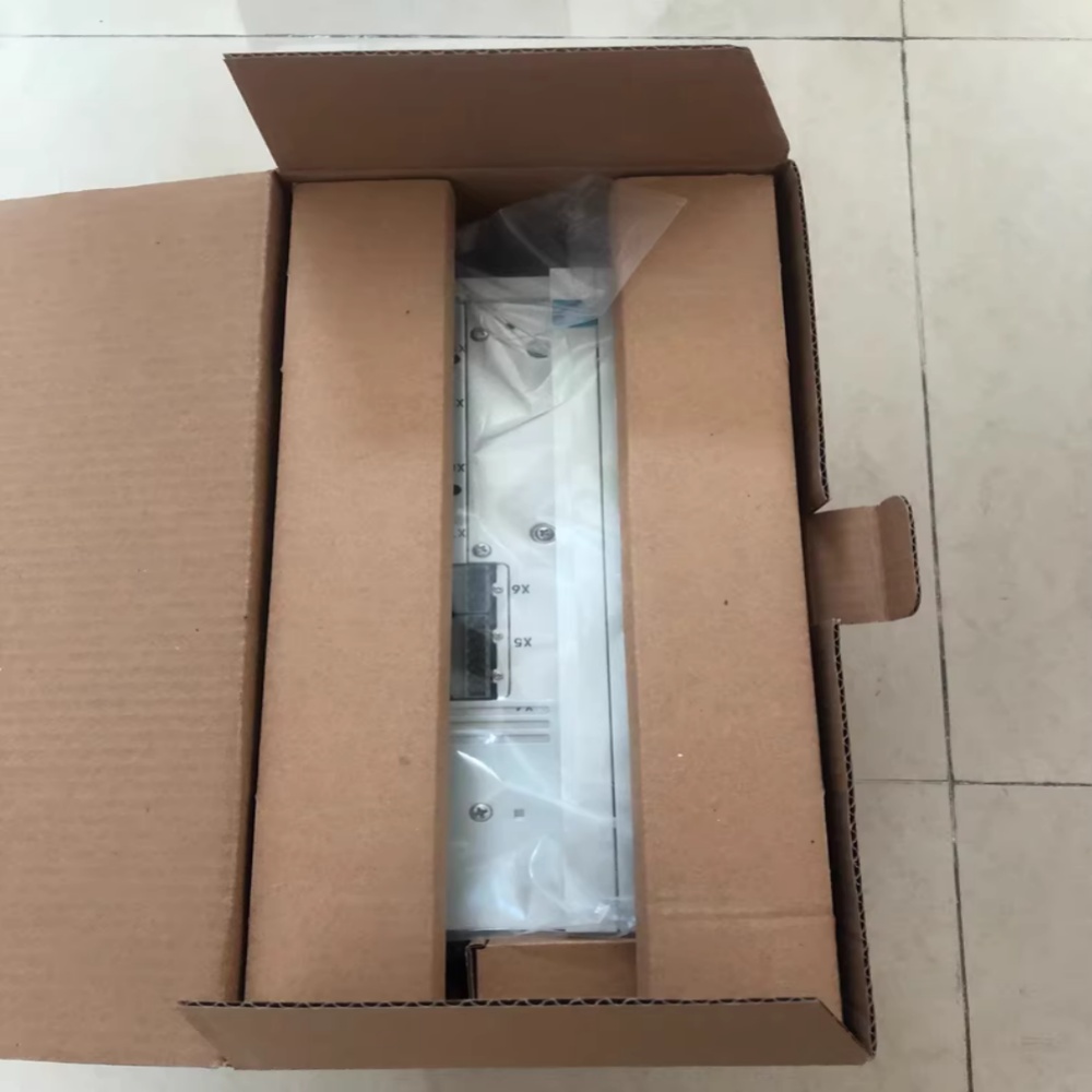 Originální nový průmyslový I/O modul Lenze E82ZAFAC010 FedEx DHL Fast Shipping