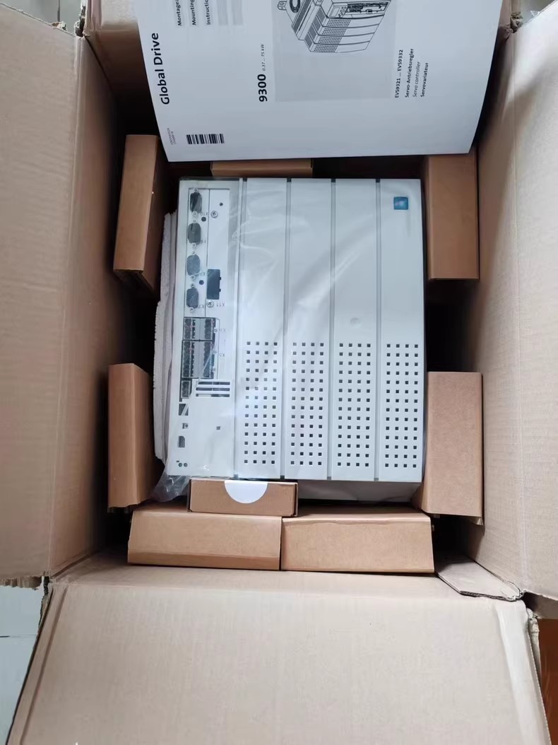 Originální nový průmyslový I/O modul Lenze E94AMHE0044 FedEx DHL Fast Shipping