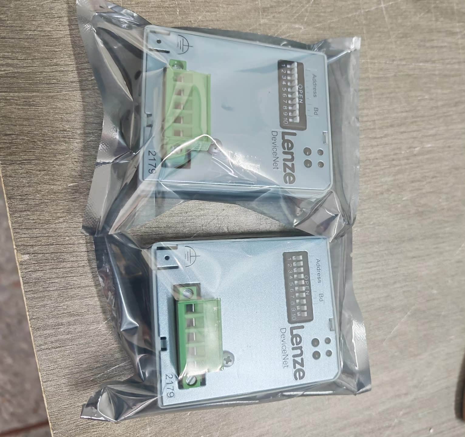 Originální nový průmyslový I/O modul Lenze EMF2177IB FedEx DHL Fast Shipping