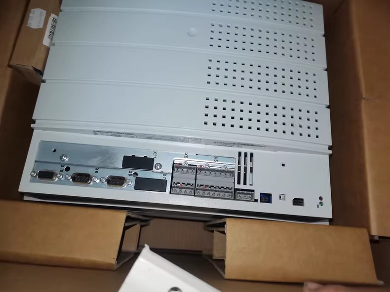 Originální nový průmyslový I/O modul Lenze I5DBE240F10V10000S FedEx DHL Rychlé dodání